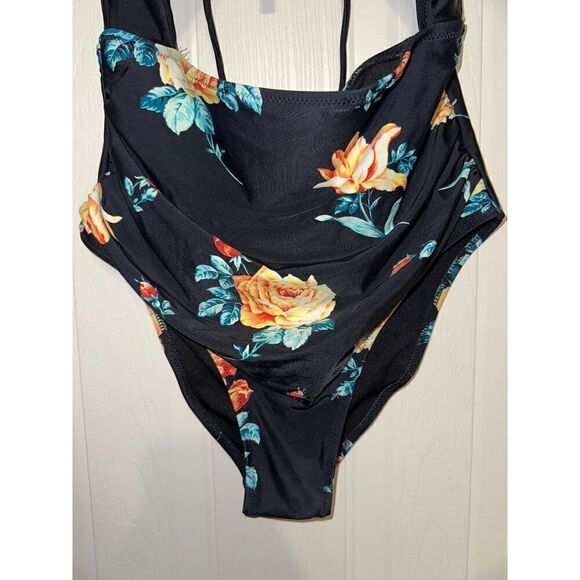 NWT Cupshe Black Floral Print Halter One Piece Vacation Swimsuit Size Small - Picture 8 of 16